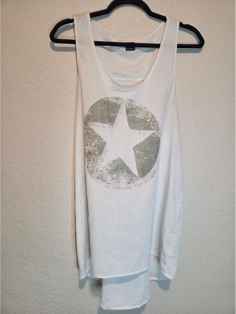 Stranded XL White Sleeveless Tank Top with Distressed Star Graphic